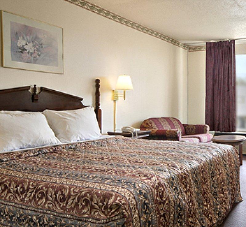 Royal Extended Stay Alcoa Room photo
